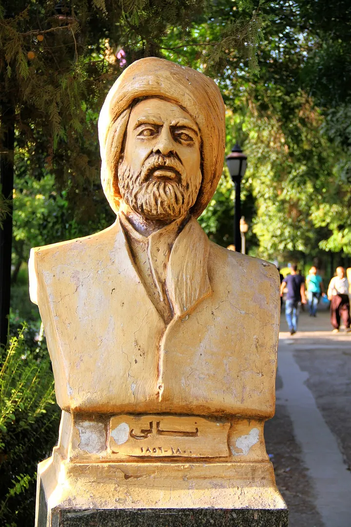 پەیکەری شاعیری کورد نالی لە سلێمانی